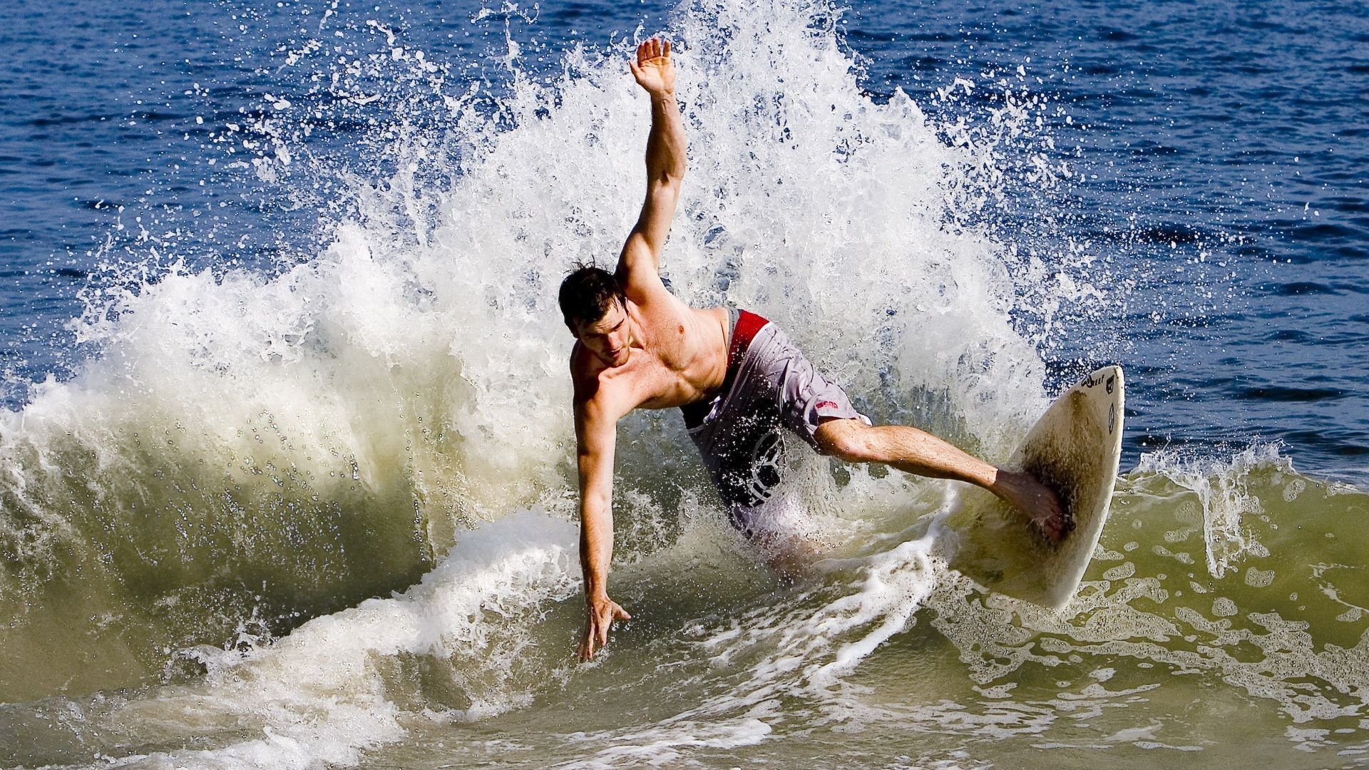本土球员职业道路多元性不足